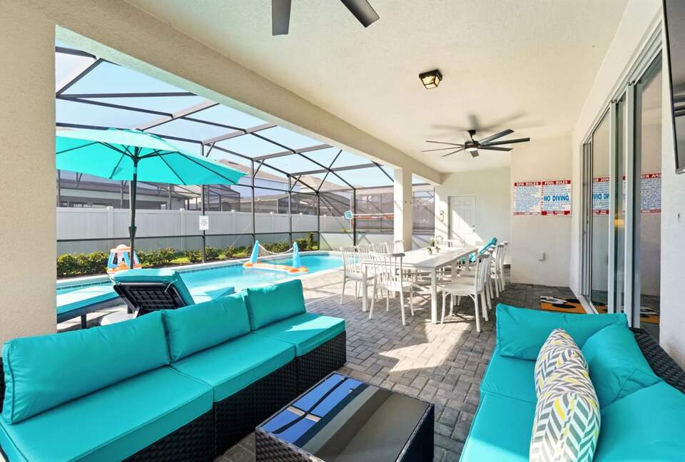 Ultimate Windsor Island Family Retreat with Private Pool & Game Rooms - Davenport, Florida