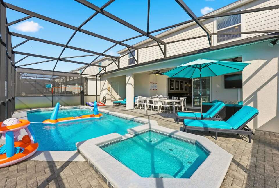 Ultimate Windsor Island Family Retreat with Private Pool & Game Rooms - Davenport, Florida