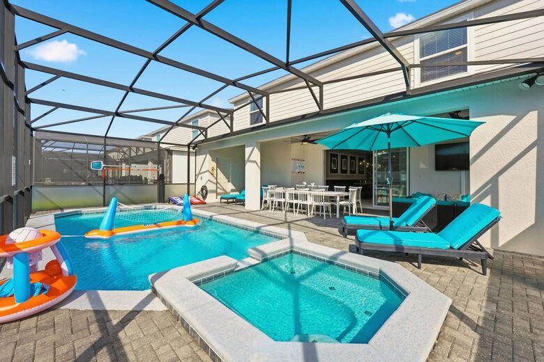 Ultimate Windsor Island Family Retreat with Private Pool & Game Rooms - Davenport, Florida