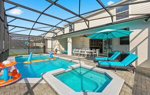 Ultimate Windsor Island Family Retreat with Private Pool & Game Rooms - Davenport, Florida