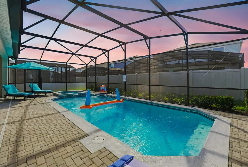 Ultimate Windsor Island Family Retreat with Private Pool & Game Rooms - Davenport, Florida