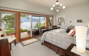 West Coast Modern Sanctuary Above Okanagan Lake - Vernon, Canada