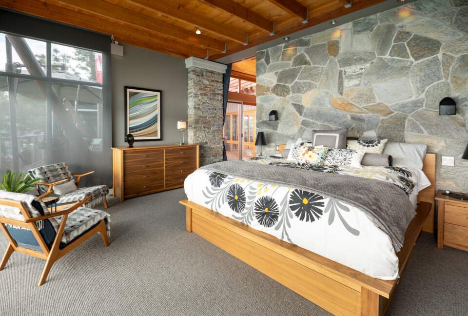 West Coast Modern Sanctuary Above Okanagan Lake - Vernon, Canada