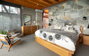 West Coast Modern Sanctuary Above Okanagan Lake - Vernon, Canada