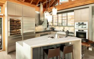 West Coast Modern Sanctuary Above Okanagan Lake - Vernon, Canada