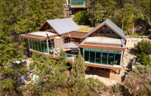 West Coast Modern Sanctuary Above Okanagan Lake - Vernon, Canada