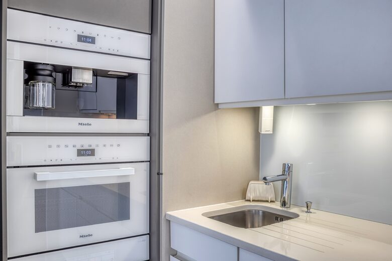 Elegant Two-Suite Apartment in the Heart of Cannes - Cannes, France