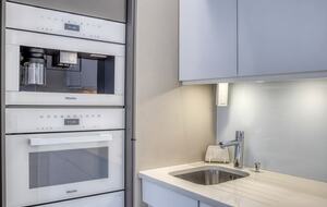 Elegant Two-Suite Apartment in the Heart of Cannes - Cannes, France