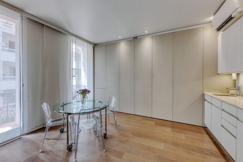 Elegant Two-Suite Apartment in the Heart of Cannes - Cannes, France