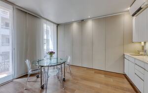 Elegant Two-Suite Apartment in the Heart of Cannes - Cannes, France