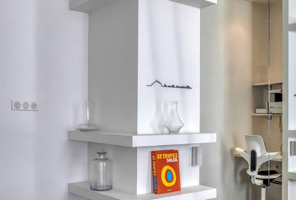 Elegant Two-Suite Apartment in the Heart of Cannes - Cannes, France