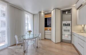 Elegant Two-Suite Apartment in the Heart of Cannes - Cannes, France