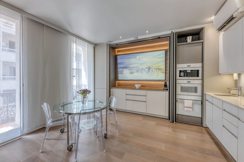 Elegant Two-Suite Apartment in the Heart of Cannes - Cannes, France