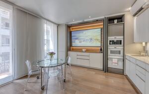 Elegant Two-Suite Apartment in the Heart of Cannes - Cannes, France