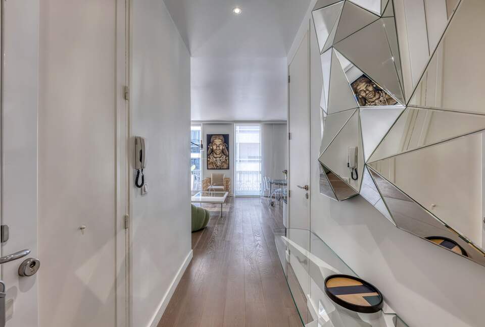 Elegant Two-Suite Apartment in the Heart of Cannes - Cannes, France