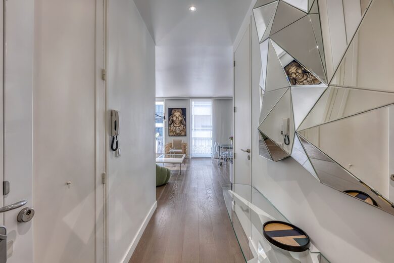 Elegant Two-Suite Apartment in the Heart of Cannes - Cannes, France