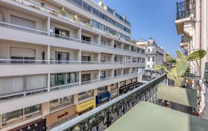 Elegant Two-Suite Apartment in the Heart of Cannes - Cannes, France