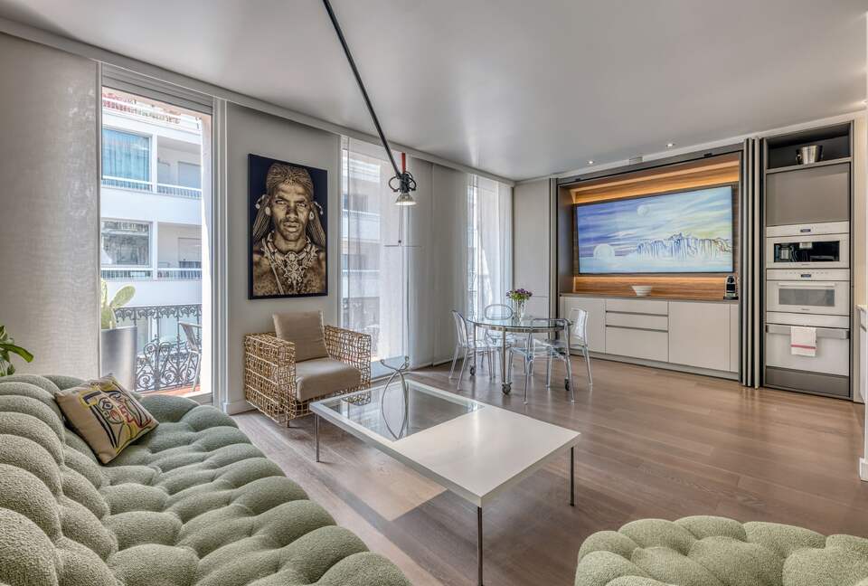 Elegant Two-Suite Apartment in the Heart of Cannes - Cannes, France