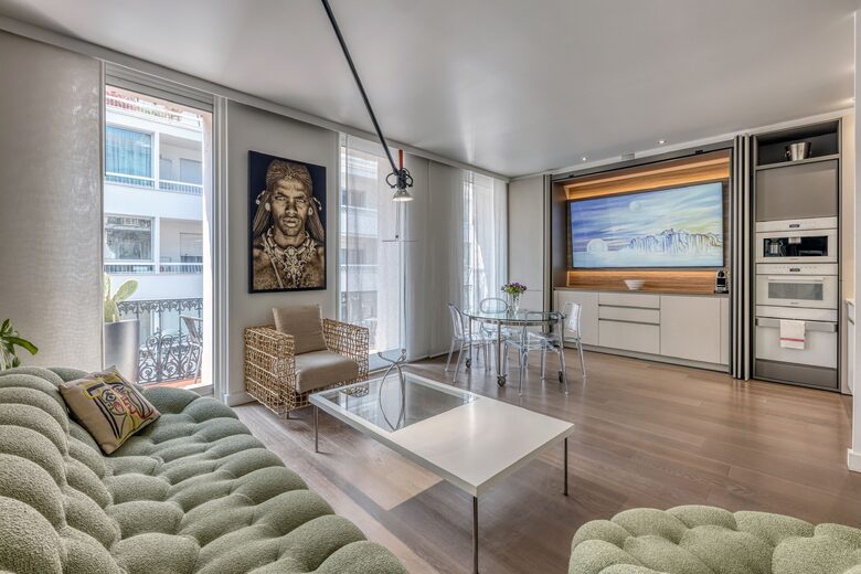 Elegant Two-Suite Apartment in the Heart of Cannes - Cannes, France