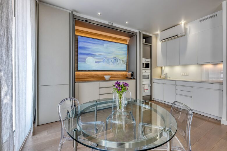 Elegant Two-Suite Apartment in the Heart of Cannes - Cannes, France