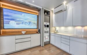 Elegant Two-Suite Apartment in the Heart of Cannes - Cannes, France