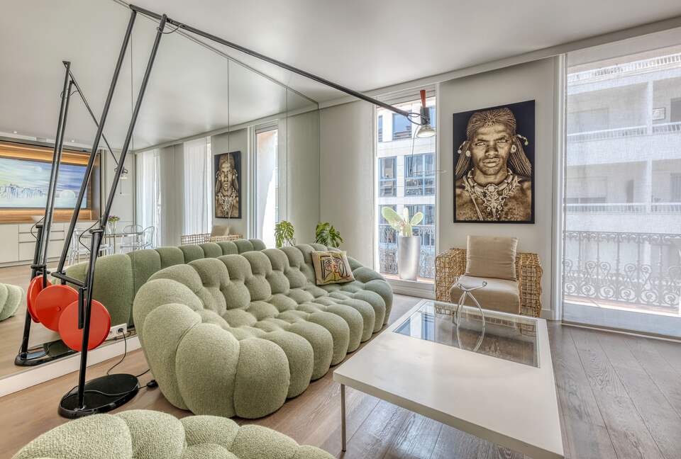 Elegant Two-Suite Apartment in the Heart of Cannes - Cannes, France