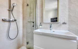 Elegant Two-Suite Apartment in the Heart of Cannes - Cannes, France