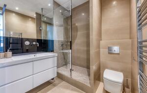 Elegant Two-Suite Apartment in the Heart of Cannes - Cannes, France