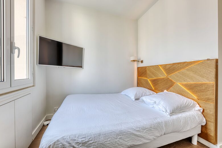 Elegant Two-Suite Apartment in the Heart of Cannes - Cannes, France