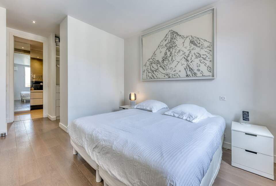 Elegant Two-Suite Apartment in the Heart of Cannes - Cannes, France