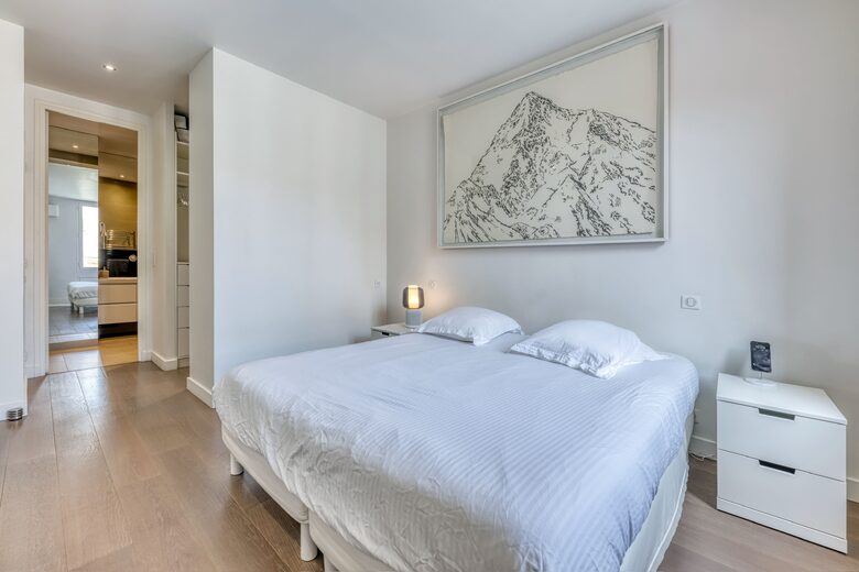 Elegant Two-Suite Apartment in the Heart of Cannes - Cannes, France