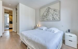 Elegant Two-Suite Apartment in the Heart of Cannes - Cannes, France