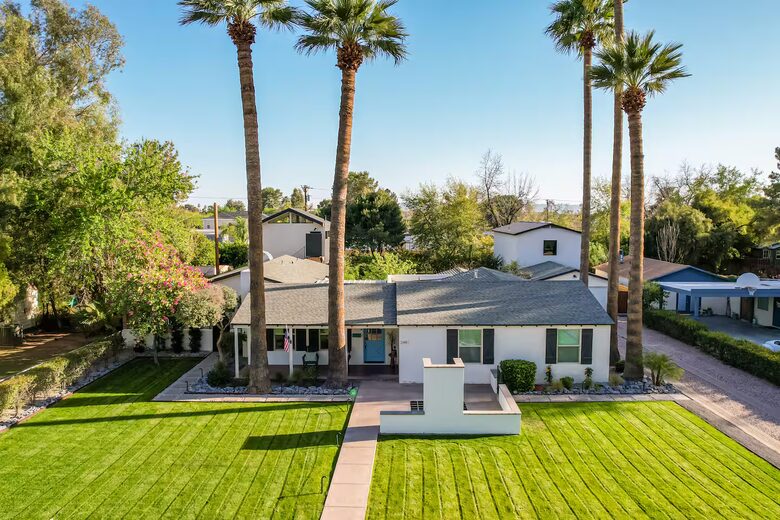 An Elevated Urban Escape in the Heart of Phoenix - Phoenix, Arizona