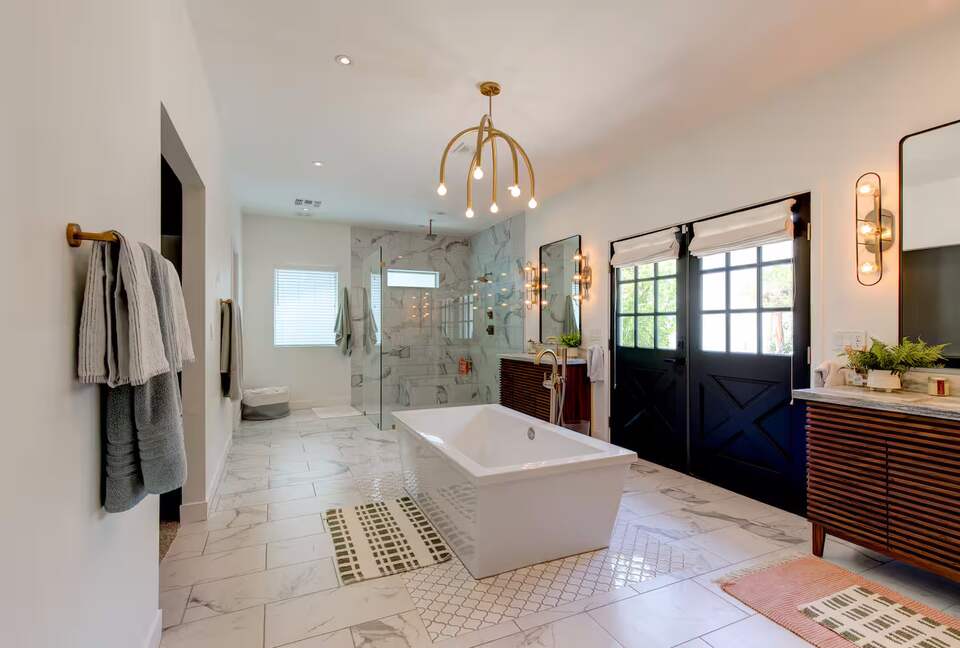 An Elevated Urban Escape in the Heart of Phoenix - Phoenix, Arizona