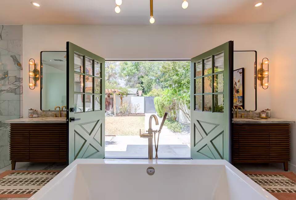 An Elevated Urban Escape in the Heart of Phoenix - Phoenix, Arizona