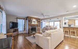 Walkable Charm Near Ogunquit Beach - Ogunquit, Maine