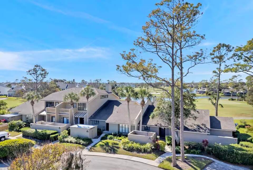 A Golf-Side Retreat in Sawgrass Country Club - Ponte Vedra Beach, Florida