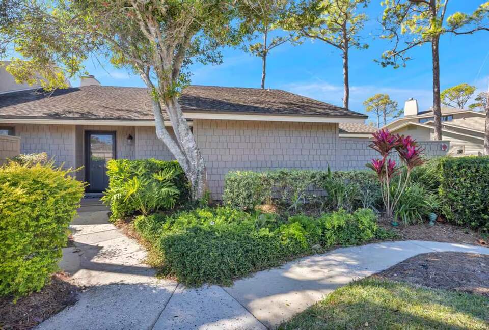 A Golf-Side Retreat in Sawgrass Country Club - Ponte Vedra Beach, Florida