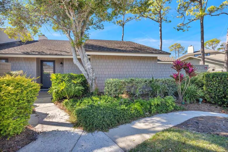A Golf-Side Retreat in Sawgrass Country Club - Ponte Vedra Beach, Florida
