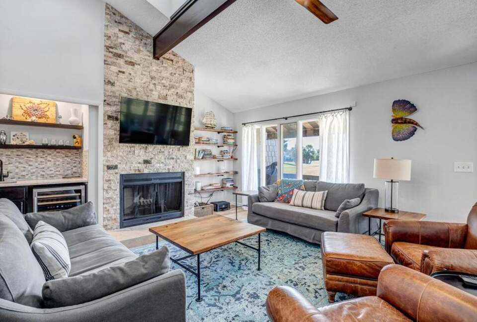 A Golf-Side Retreat in Sawgrass Country Club - Ponte Vedra Beach, Florida