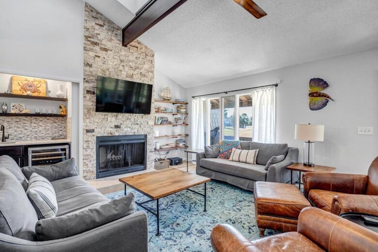 A Golf-Side Retreat in Sawgrass Country Club - Ponte Vedra Beach, Florida