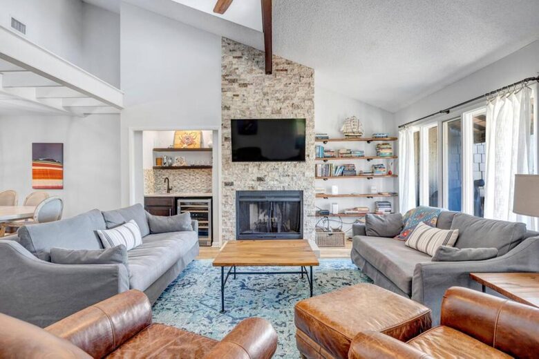 A Golf-Side Retreat in Sawgrass Country Club - Ponte Vedra Beach, Florida