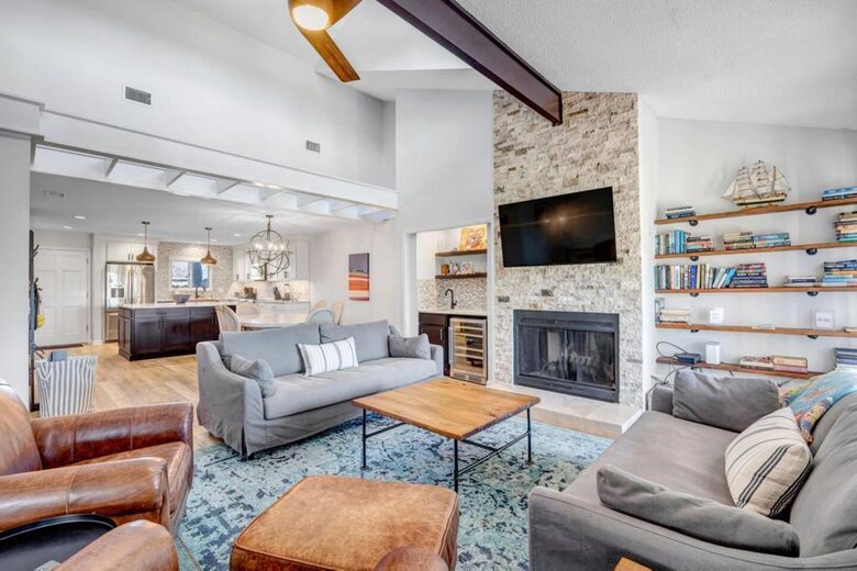 A Golf-Side Retreat in Sawgrass Country Club - Ponte Vedra Beach, Florida