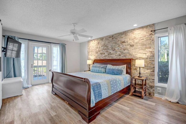 A Golf-Side Retreat in Sawgrass Country Club - Ponte Vedra Beach, Florida