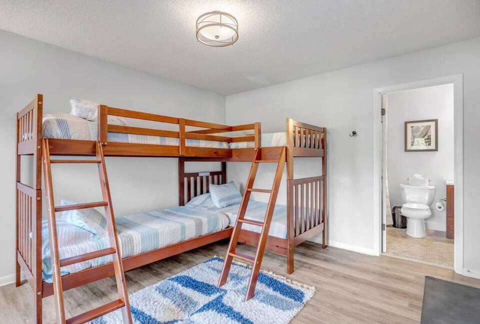 A Golf-Side Retreat in Sawgrass Country Club - Ponte Vedra Beach, Florida