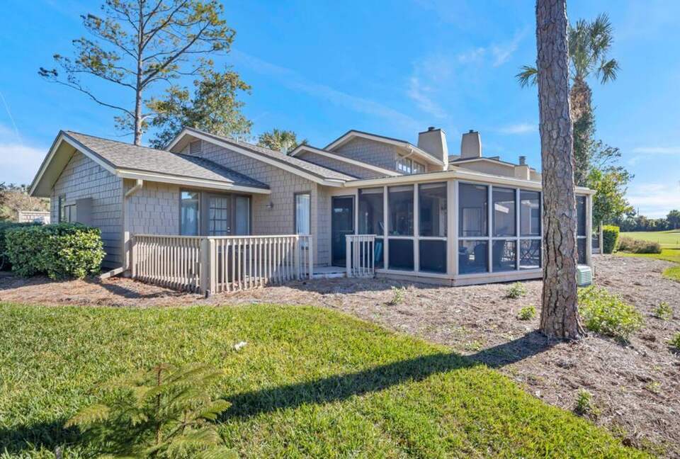 A Golf-Side Retreat in Sawgrass Country Club - Ponte Vedra Beach, Florida