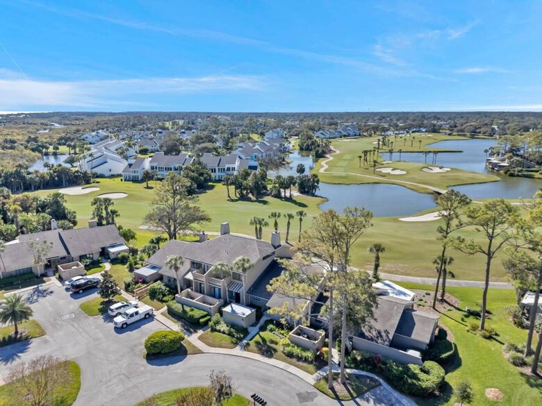 A Golf-Side Retreat in Sawgrass Country Club - Ponte Vedra Beach, Florida
