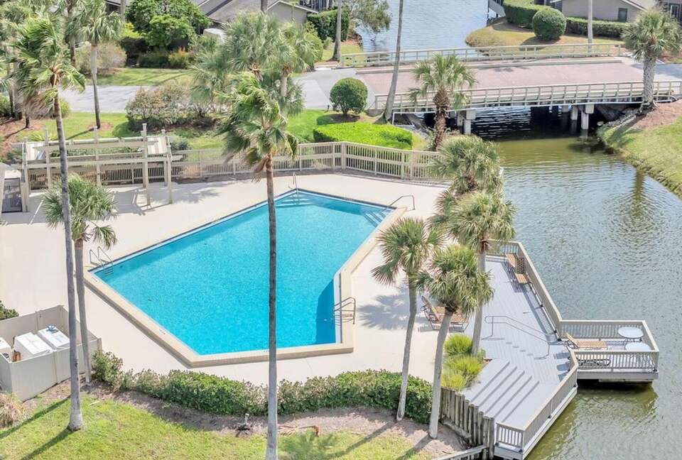A Golf-Side Retreat in Sawgrass Country Club - Ponte Vedra Beach, Florida