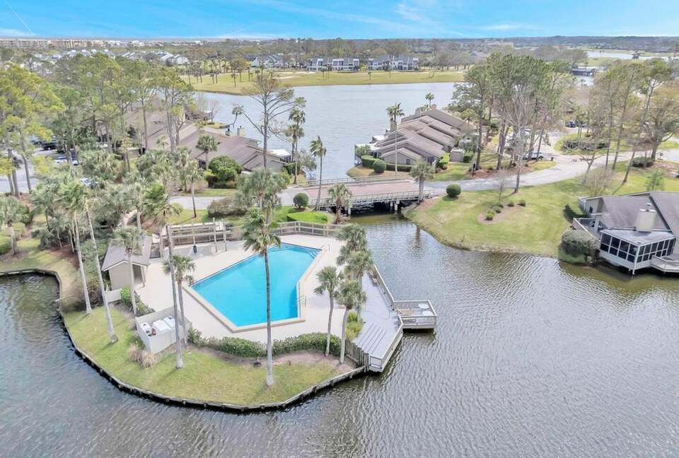 A Golf-Side Retreat in Sawgrass Country Club - Ponte Vedra Beach, Florida