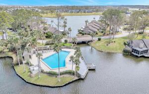 A Golf-Side Retreat in Sawgrass Country Club - Ponte Vedra Beach, Florida
